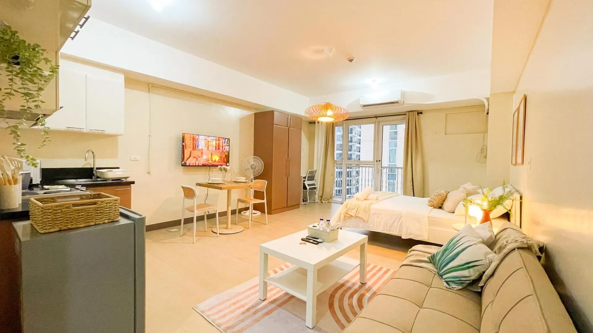 Luxurious Condo Beside Venice Mall #Vlrtd20E Manila Philippines