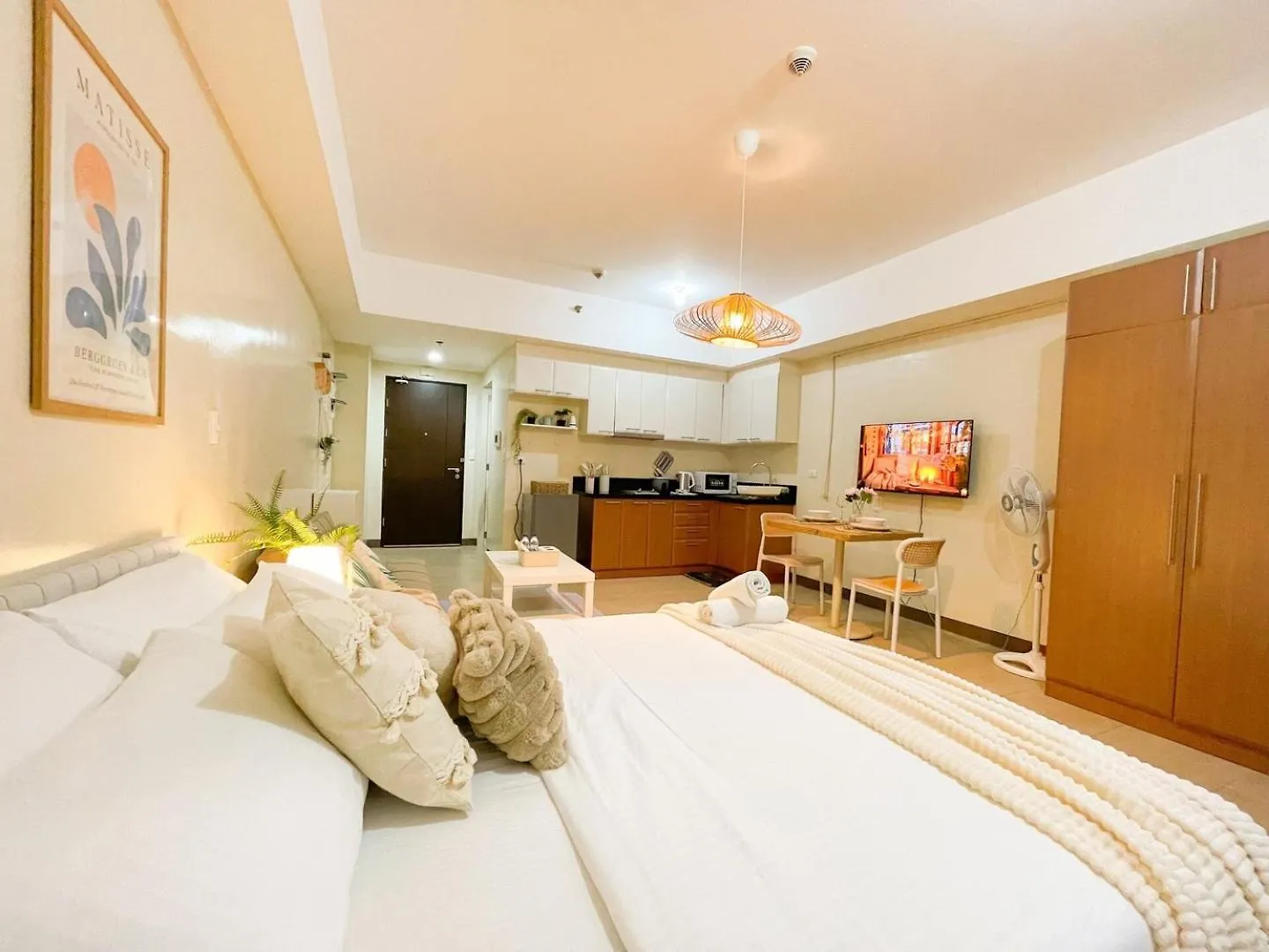 Luxurious Condo Beside Venice Mall #Vlrtd20E Manila 0*,  Philippines