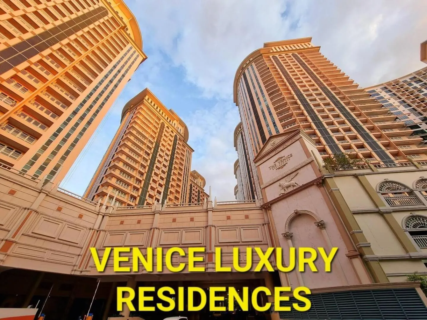 Luxurious Condo Beside Venice Mall #Vlrtd20E Manila Holiday home