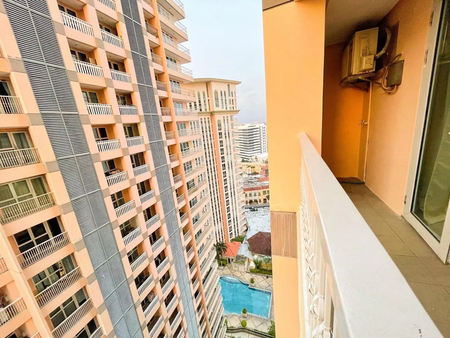 Luxurious Condo Beside Venice Mall #Vlrtd20E Manila 0*,