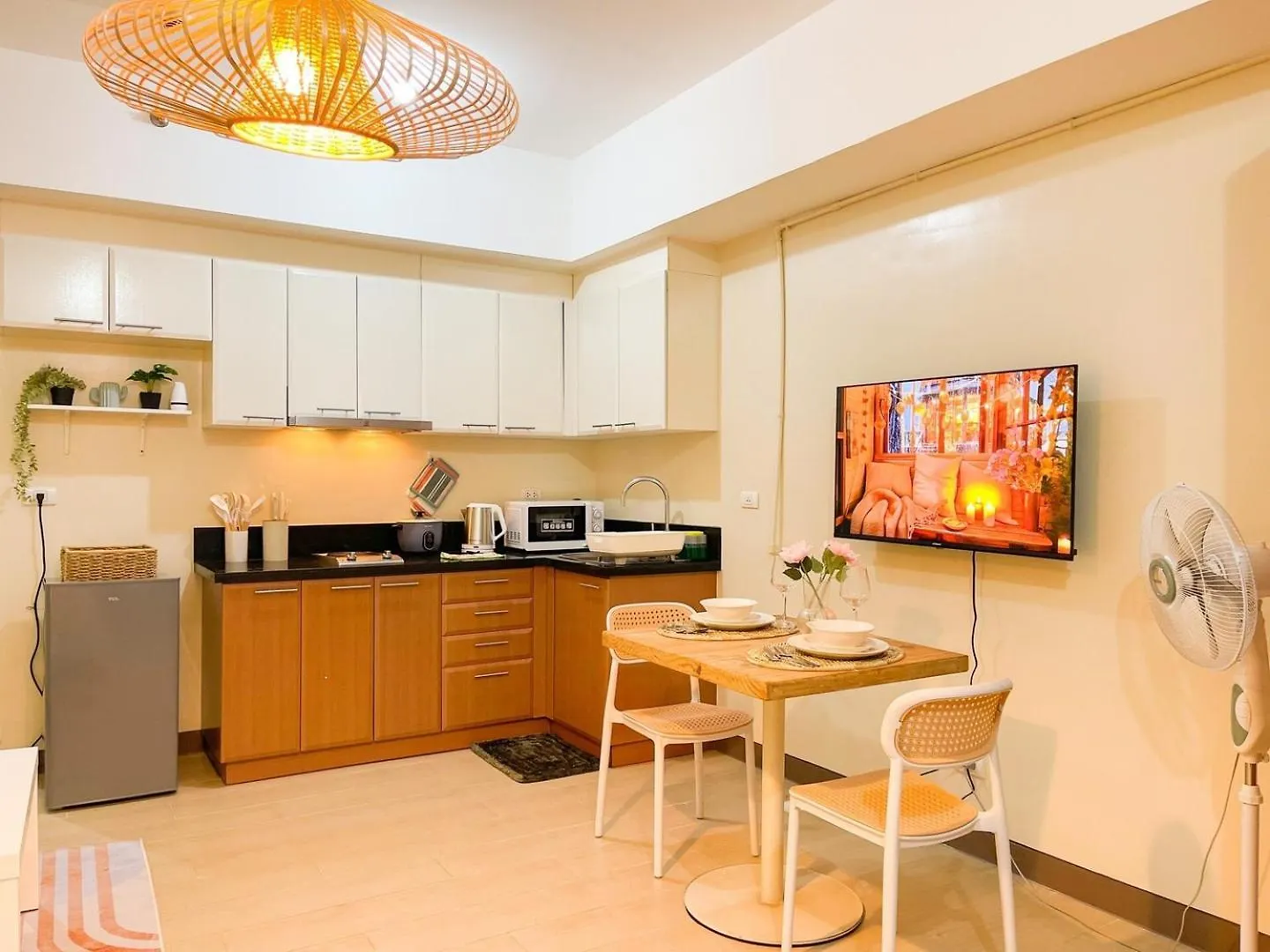 Luxurious Condo Beside Venice Mall #Vlrtd20E Manila Philippines